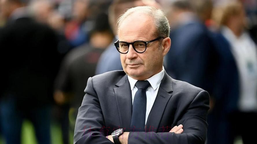 队报：巴黎总监坎波斯核心三人组解密，其中一人是泄密源头